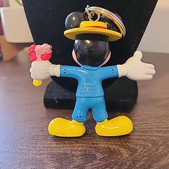 Vintage 1992 Disney Mickey Mouse Keychain Monogram Souvenir Collectible - Picture 2 of 6